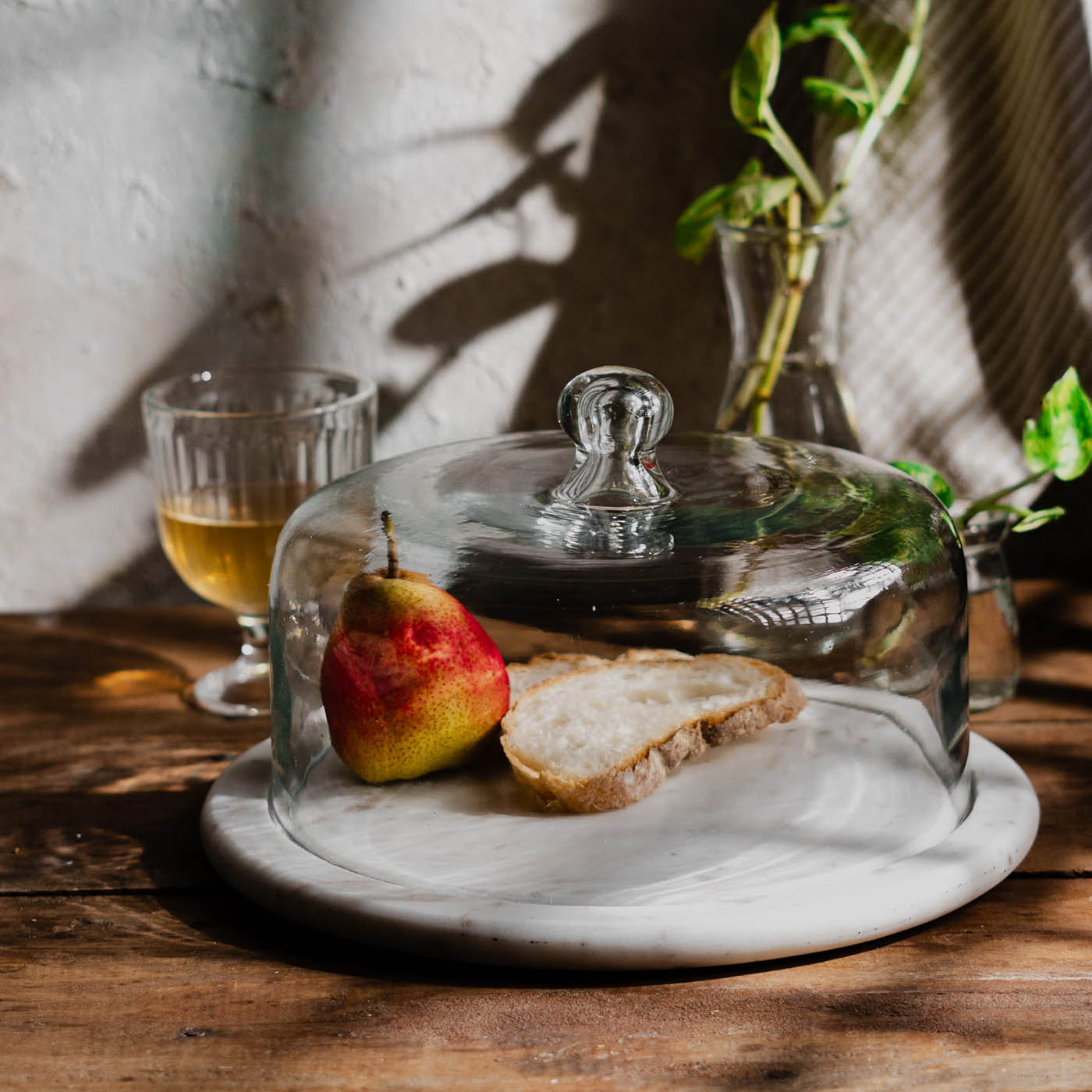 Marbluxe Circular Serving Board with Glass Cover