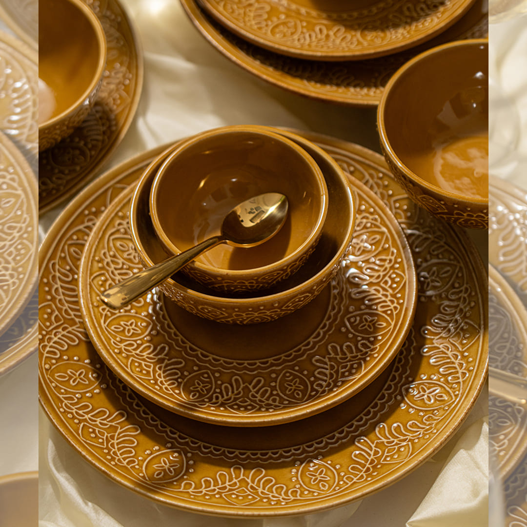 Sunlit Luxurious Ceramic Ceramic Dinner Set of 54 Pcs