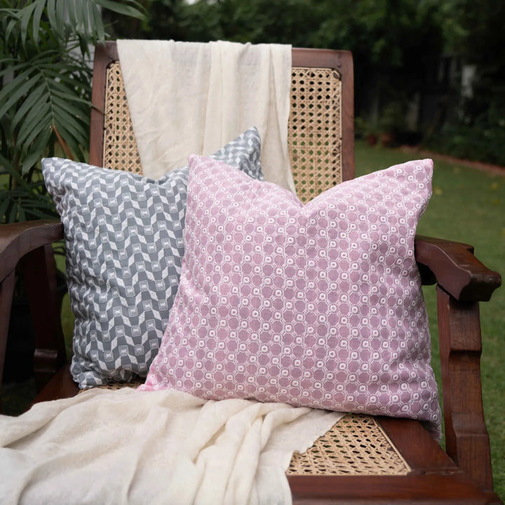 Pawan aur Gulzar Cotton Aashiyana Cushion Cover