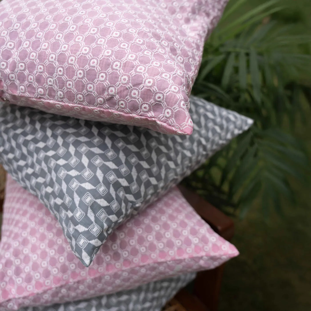 Pawan aur Gulzar Cotton Aashiyana Cushion Cover