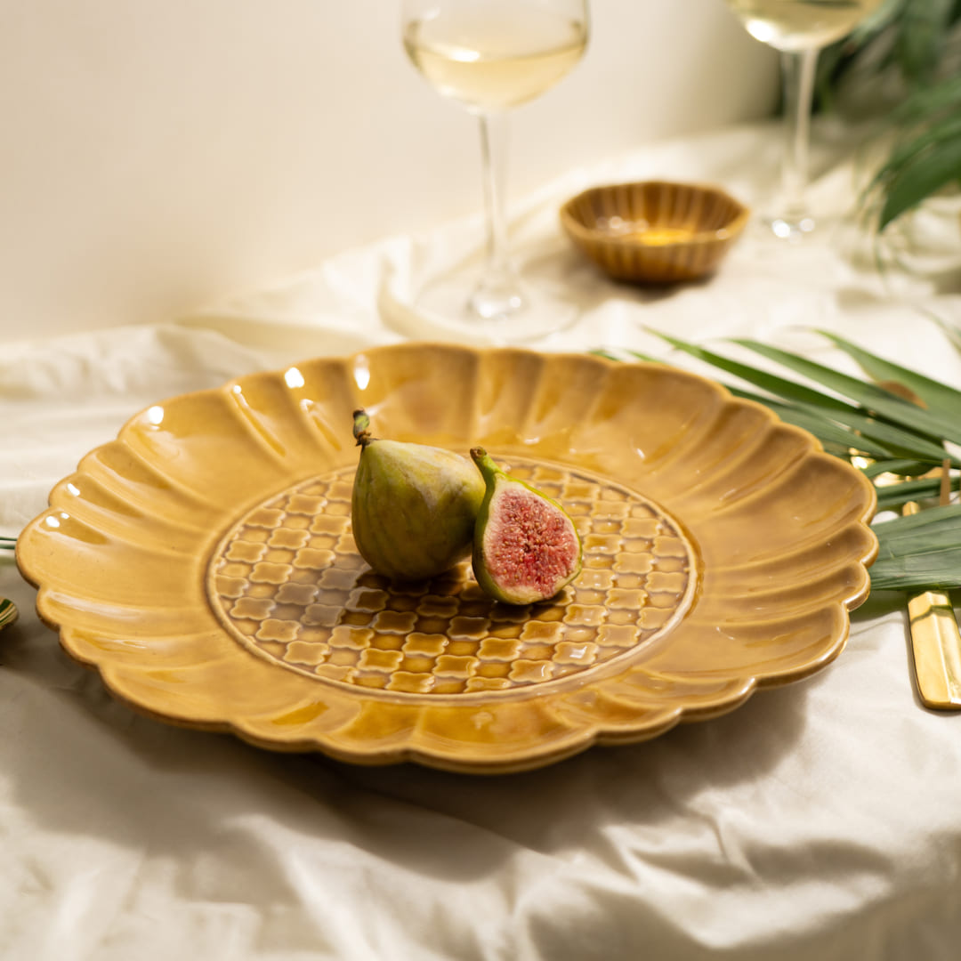 Sunlit Luxurious Ceramic Dinner Set of 82 Pcs