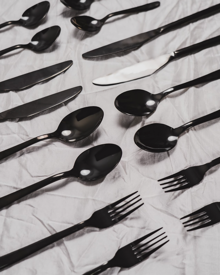 Noir Black set of 16