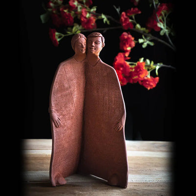 Couple Hugging Corner Piece Sculpture Amalfiee_Ceramics