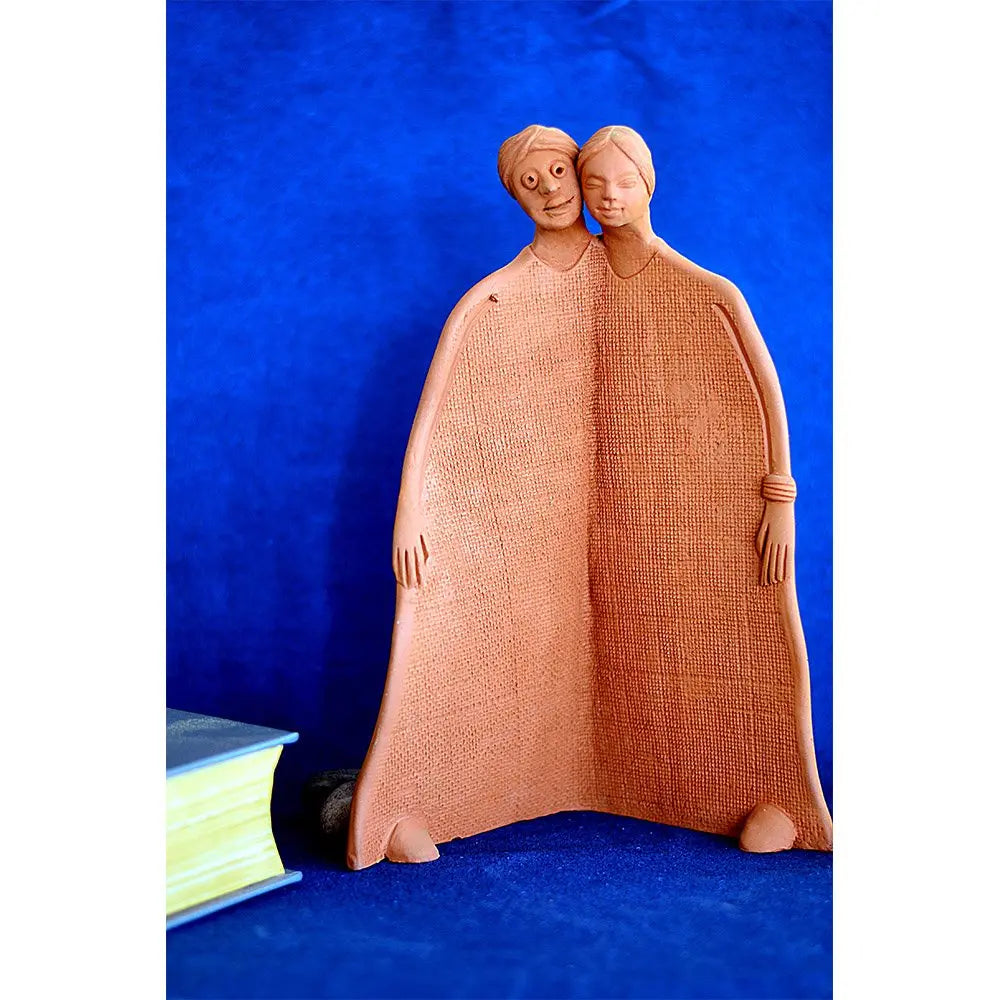 Couple Hugging Corner Piece Sculpture Amalfiee_Ceramics