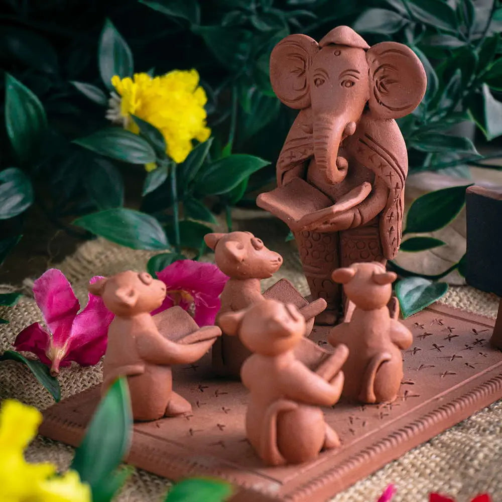 Terracotta Teaching Ganpati Décor Amalfiee_Ceramics