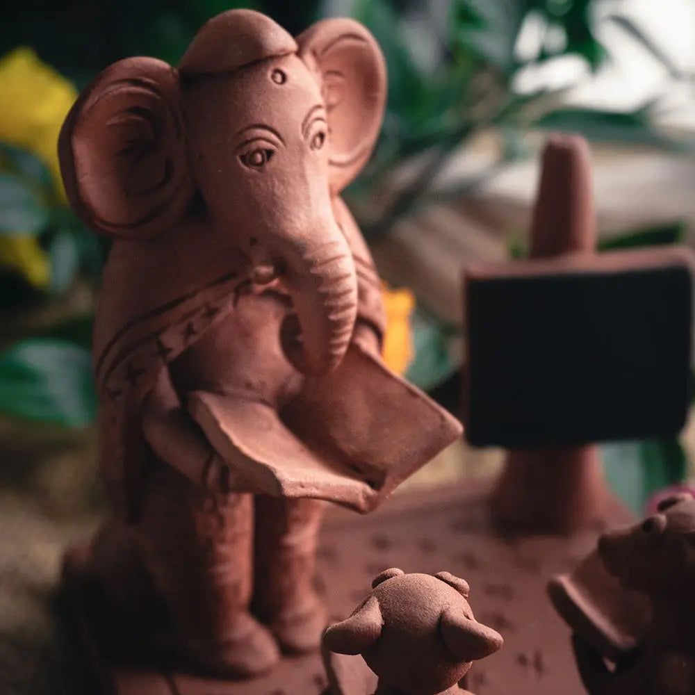 Terracotta Teaching Ganpati Décor Amalfiee_Ceramics